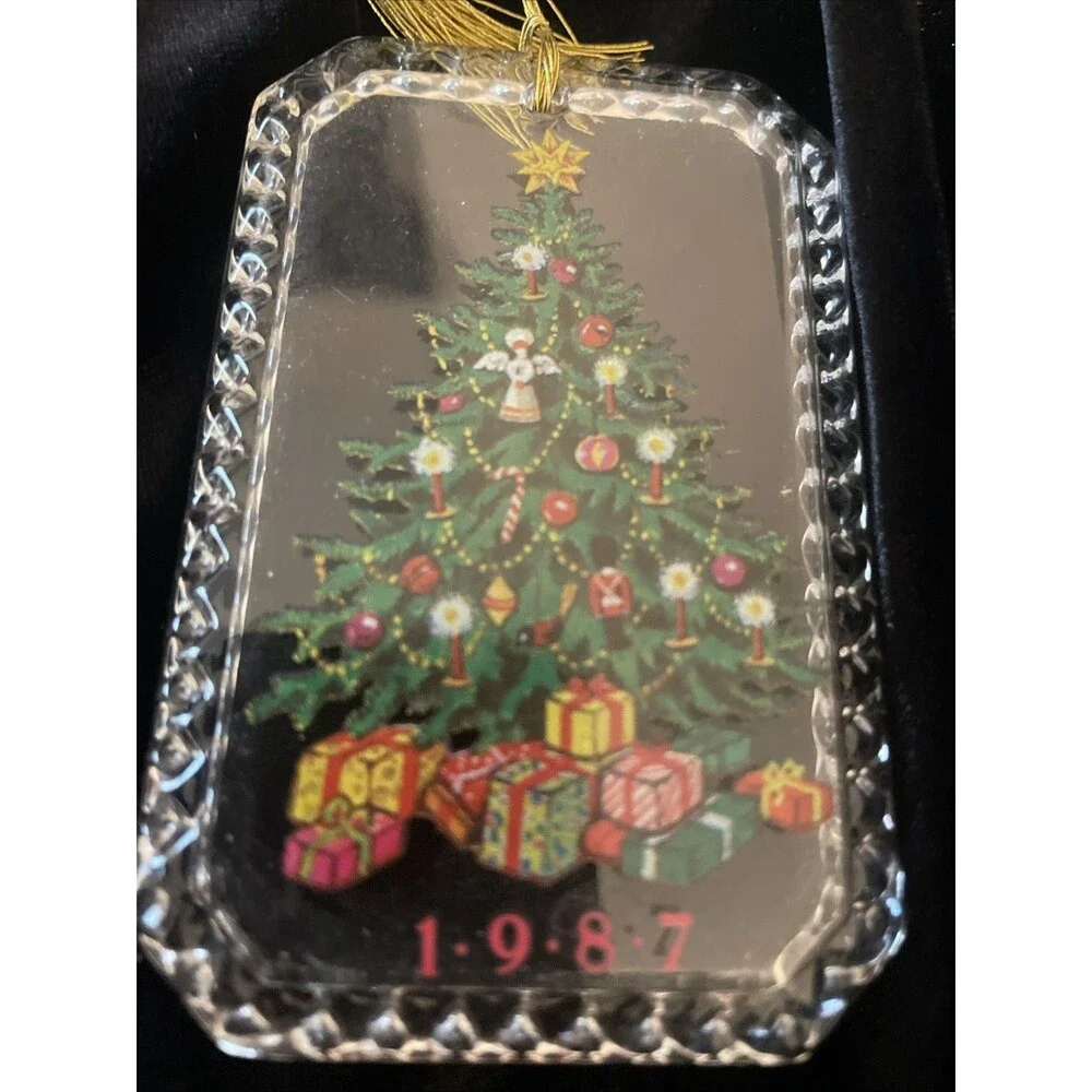 AVON 1987 Lead Crystal Christmas Tree Ornament 24% Full Lead Crystal 3.5